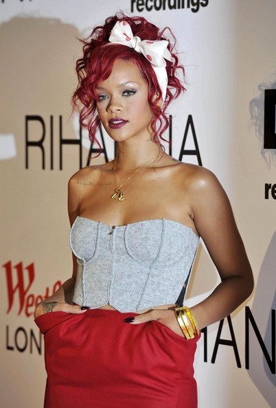 Rihanna thắp đèn Noel tại London - 3 Rihanna thắp đèn Noel tại London - 3
