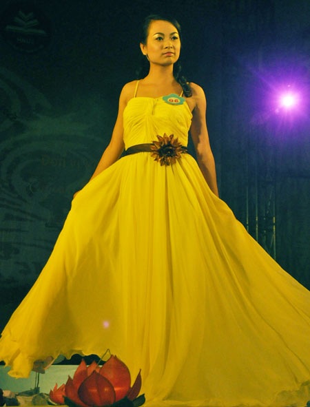 Phùng Ngọc Hà giành ngôi Nữ sinh thanh lịch trường Sư phạm - 15 Phùng Ngọc Hà giành ngôi Nữ sinh thanh lịch trường Sư phạm - 15