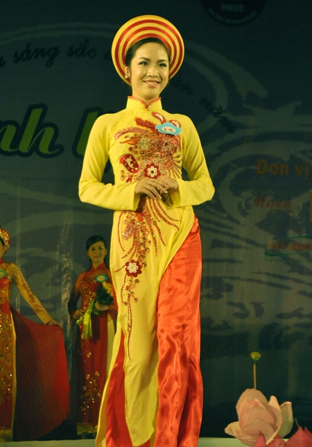 Phùng Ngọc Hà giành ngôi Nữ sinh thanh lịch trường Sư phạm - 8 Phùng Ngọc Hà giành ngôi Nữ sinh thanh lịch trường Sư phạm - 8