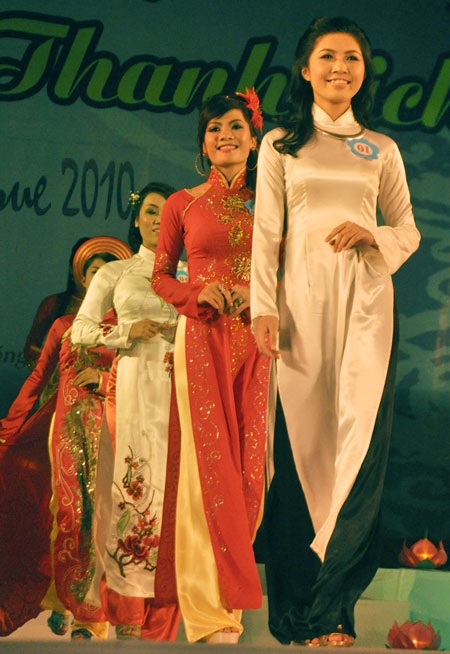 Phùng Ngọc Hà giành ngôi Nữ sinh thanh lịch trường Sư phạm - 1 Phùng Ngọc Hà giành ngôi Nữ sinh thanh lịch trường Sư phạm - 1