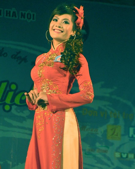 Phùng Ngọc Hà giành ngôi Nữ sinh thanh lịch trường Sư phạm - 7 Phùng Ngọc Hà giành ngôi Nữ sinh thanh lịch trường Sư phạm - 7