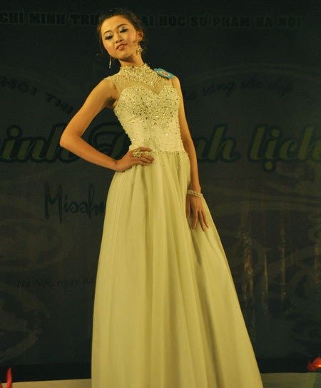 Phùng Ngọc Hà giành ngôi Nữ sinh thanh lịch trường Sư phạm - 16 Phùng Ngọc Hà giành ngôi Nữ sinh thanh lịch trường Sư phạm - 16