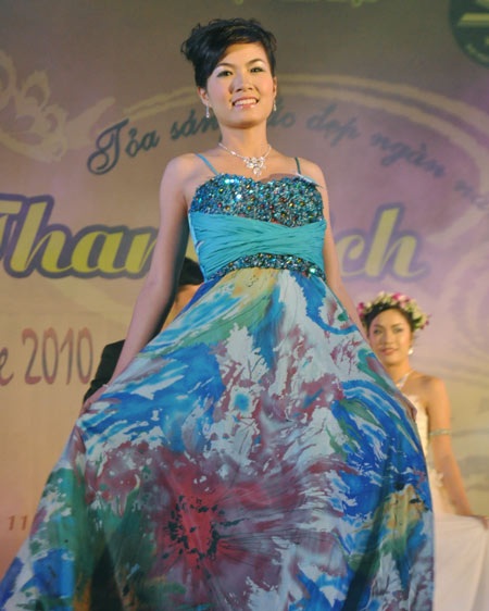 Phùng Ngọc Hà giành ngôi Nữ sinh thanh lịch trường Sư phạm - 13 Phùng Ngọc Hà giành ngôi Nữ sinh thanh lịch trường Sư phạm - 13