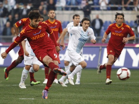 Derby della Capitale: Nóng từng centimet - 1