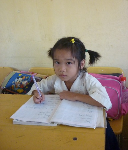 Một bạn đọc Dân trí đã đồng ý tài trợ toàn bộ chi phí chữa bệnh cho cháu Diễm - 1