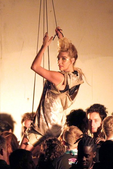 Kesha: “Tơi tả” trong videoclip mới - 12 Kesha: “Tơi tả” trong videoclip mới - 12