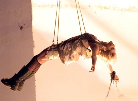 Kesha: “Tơi tả” trong videoclip mới - 14 Kesha: “Tơi tả” trong videoclip mới - 14