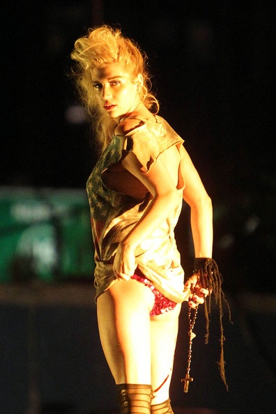 Kesha: “Tơi tả” trong videoclip mới - 17 Kesha: “Tơi tả” trong videoclip mới - 17