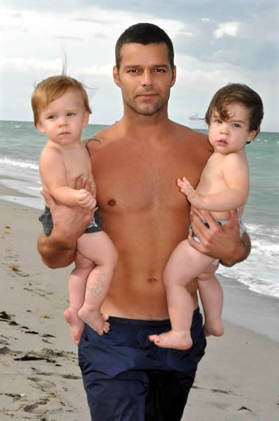 Ricky Martin tìm người mang thai hộ… trên mạng - 2 Ricky Martin tìm người mang thai hộ… trên mạng - 2
