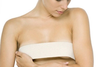 Vỡ túi ngực suốt 4 năm mà không biết - 1