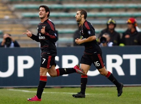 Thắng nhọc Bari, AC Milan chiếm ngôi nhì bảng Báo Dân trí