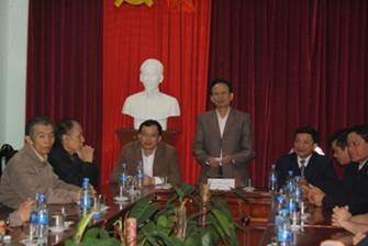 TBT Báo Dân trí cùng các Đoàn cứu trợ về vùng rốn lũ ở Hà Tĩnh - 1 TBT Báo Dân trí cùng các Đoàn cứu trợ về vùng rốn lũ ở Hà Tĩnh - 1