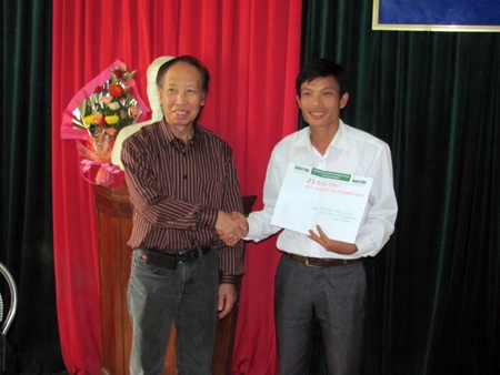 TBT Báo Dân trí cùng các Đoàn cứu trợ về vùng rốn lũ ở Hà Tĩnh - 10 TBT Báo Dân trí cùng các Đoàn cứu trợ về vùng rốn lũ ở Hà Tĩnh - 10