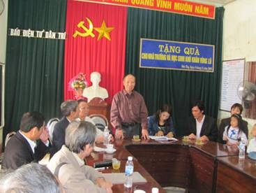 TBT Báo Dân trí cùng các Đoàn cứu trợ về vùng rốn lũ ở Hà Tĩnh - 2 TBT Báo Dân trí cùng các Đoàn cứu trợ về vùng rốn lũ ở Hà Tĩnh - 2