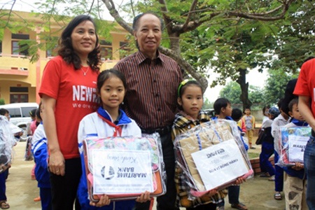 TBT Báo Dân trí cùng các Đoàn cứu trợ về vùng rốn lũ ở Hà Tĩnh - 3 TBT Báo Dân trí cùng các Đoàn cứu trợ về vùng rốn lũ ở Hà Tĩnh - 3
