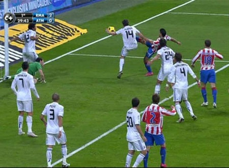 Carvalho đổ máu sau trận derby Madrid - 2