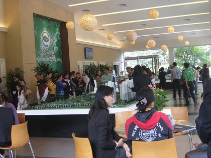 Gần trăm khách “xuống tiền” mua căn hộ Rừng Cọ - 1