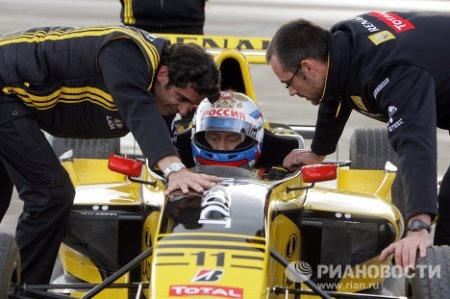 Thủ tướng Nga Putin lái xe đua Công thức 1 - 2