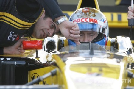 Thủ tướng Nga Putin lái xe đua Công thức 1 - 3