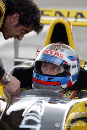 Thủ tướng Nga Putin lái xe đua Công thức 1 - 4