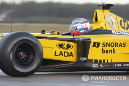 Thủ tướng Nga Putin lái xe đua Công thức 1 - 6