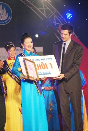 Nữ sinh Y dược đăng quang Hoa khôi ĐH Huế 2010 - 4