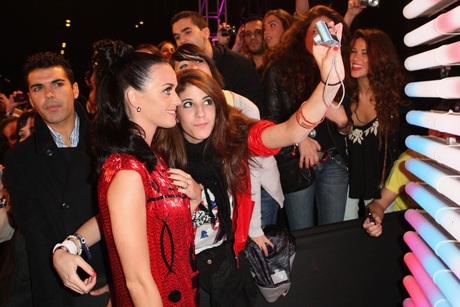 Nhộn nhịp “Sao” tại lễ trao giải MTV Châu Âu - 7