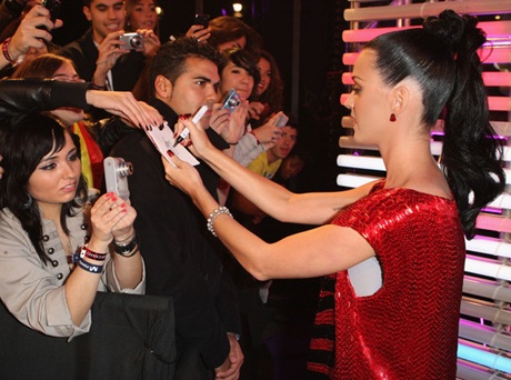 Nhộn nhịp “Sao” tại lễ trao giải MTV Châu Âu - 8