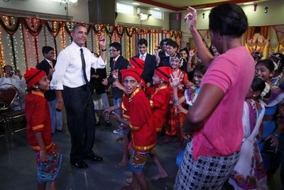Vợ chồng Obama nhảy "sung" tại Ấn Độ - 1 Vợ chồng Obama nhảy "sung" tại Ấn Độ - 1