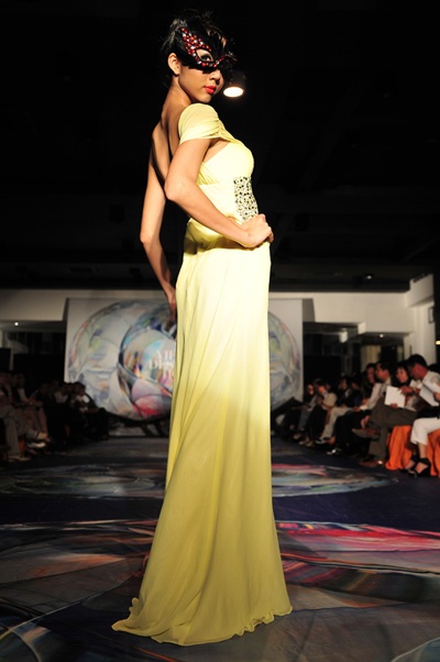 Hoa hậu Thùy Dung biến hóa trên sàn catwalk - 7 Hoa hậu Thùy Dung biến hóa trên sàn catwalk - 7