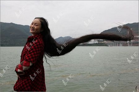 Người phụ nữ tóc dài gần 3m - 2