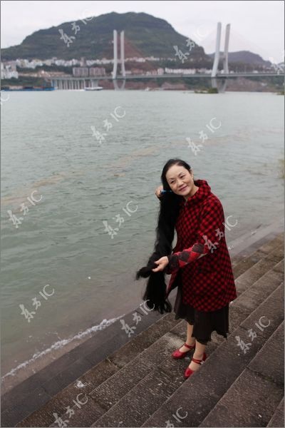 Người phụ nữ tóc dài gần 3m - 5