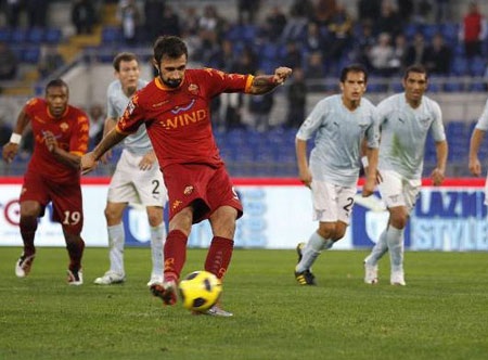 Derby thủ đô, trọng tài và những quả penalty - 1