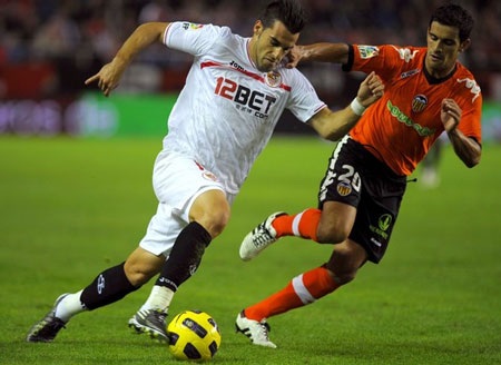 Đại bại trước Sevilla, Valencia tiếp tục sa lầy - 2 Đại bại trước Sevilla, Valencia tiếp tục sa lầy - 2