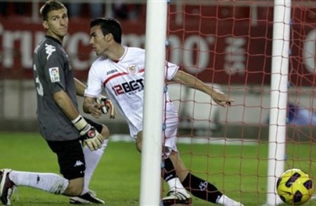 Đại bại trước Sevilla, Valencia tiếp tục sa lầy - 3 Đại bại trước Sevilla, Valencia tiếp tục sa lầy - 3