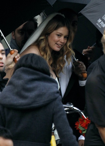 “Búp bê” Doutzen Kroes kết hôn khi mang bầu 7 tháng - 4