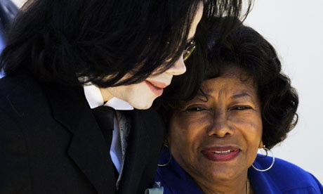 Mẹ Michael Jackson khóc lặng khi nói về con - 3