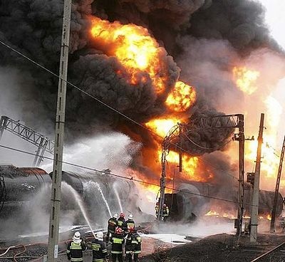 Ba Lan: Hai tàu đâm nhau gây hỏa hoạn lớn - 1