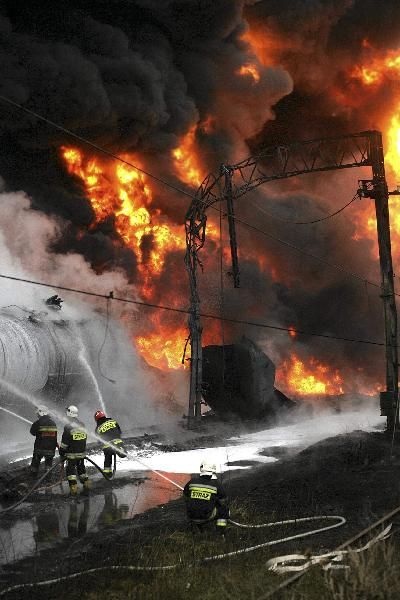 Ba Lan: Hai tàu đâm nhau gây hỏa hoạn lớn - 3