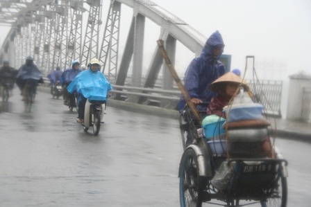 Chùm ảnh: Trắng xóa mưa Huế đầu đông - 5