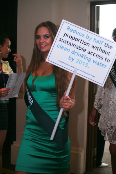 Người đẹp Hoa hậu trái đất kêu gọi bảo vệ nguồn nước - 10