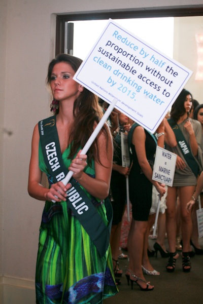 Người đẹp Hoa hậu trái đất kêu gọi bảo vệ nguồn nước - 3