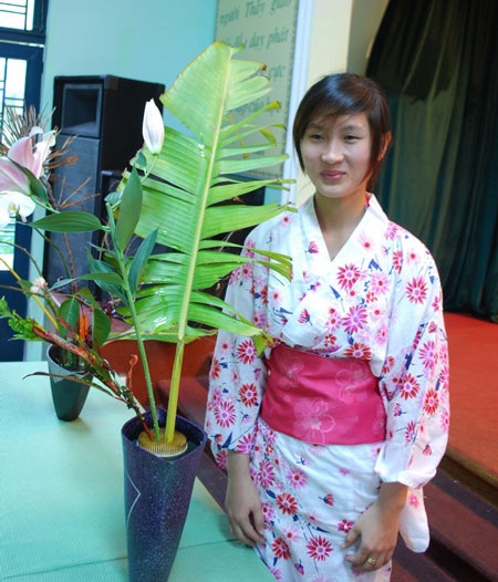 "Hút hồn" nghệ thuật cắm hoa Ikebana - 2 "Hút hồn" nghệ thuật cắm hoa Ikebana - 2