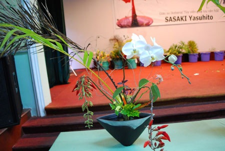 "Hút hồn" nghệ thuật cắm hoa Ikebana - 3 "Hút hồn" nghệ thuật cắm hoa Ikebana - 3
