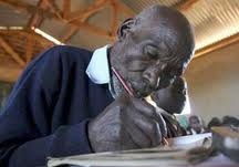 Cụ ông 84 tuổi thi tốt nghiệp tiểu học - 1 Cụ ông 84 tuổi thi tốt nghiệp tiểu học - 1