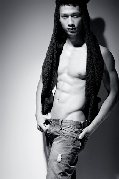 Hoàng Gia Ngọc dự thi Manhunt International 2010 - 2 Hoàng Gia Ngọc dự thi Manhunt International 2010 - 2