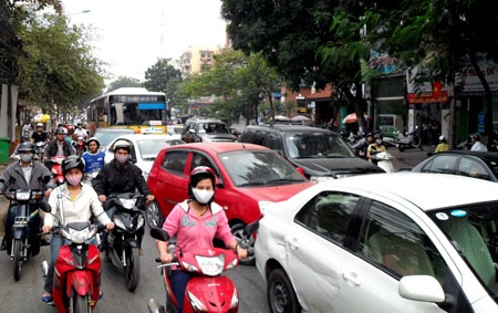 Hà Nội: Xế hộp “làm loạn” trên phố Huỳnh Thúc Kháng - 4 Hà Nội: Xế hộp “làm loạn” trên phố Huỳnh Thúc Kháng - 4