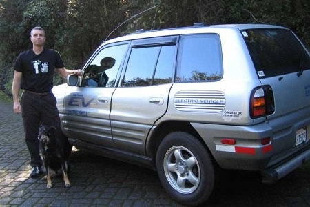 Sắp ra mắt xe Toyota RAV4 chạy điện  - 1