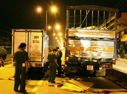 Đi xe máy kẹp 4 “húc” ô tô: Nạn nhân thứ 4 đã tử vong - 1 Đi xe máy kẹp 4 “húc” ô tô: Nạn nhân thứ 4 đã tử vong - 1