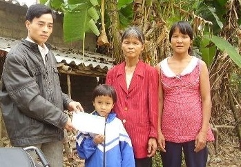 Quà nhân ái đến với chị Nguyễn Thị Hiền và bà Đặng Thị Bình - 2